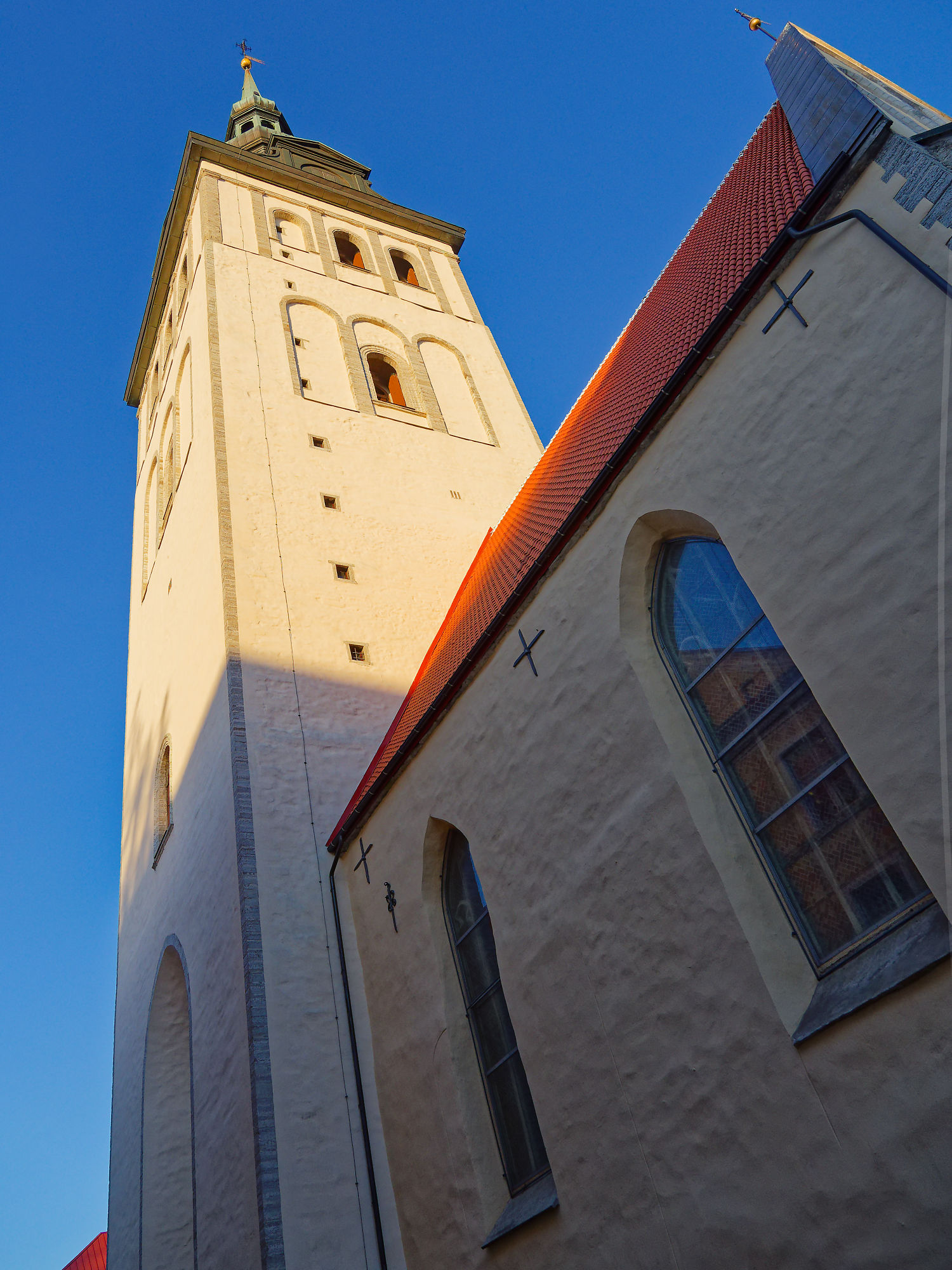 Tallinn Kirche: St. Nikolai Kirche Turm. Architektur in Estland, mittelalterliche Gebäude.
