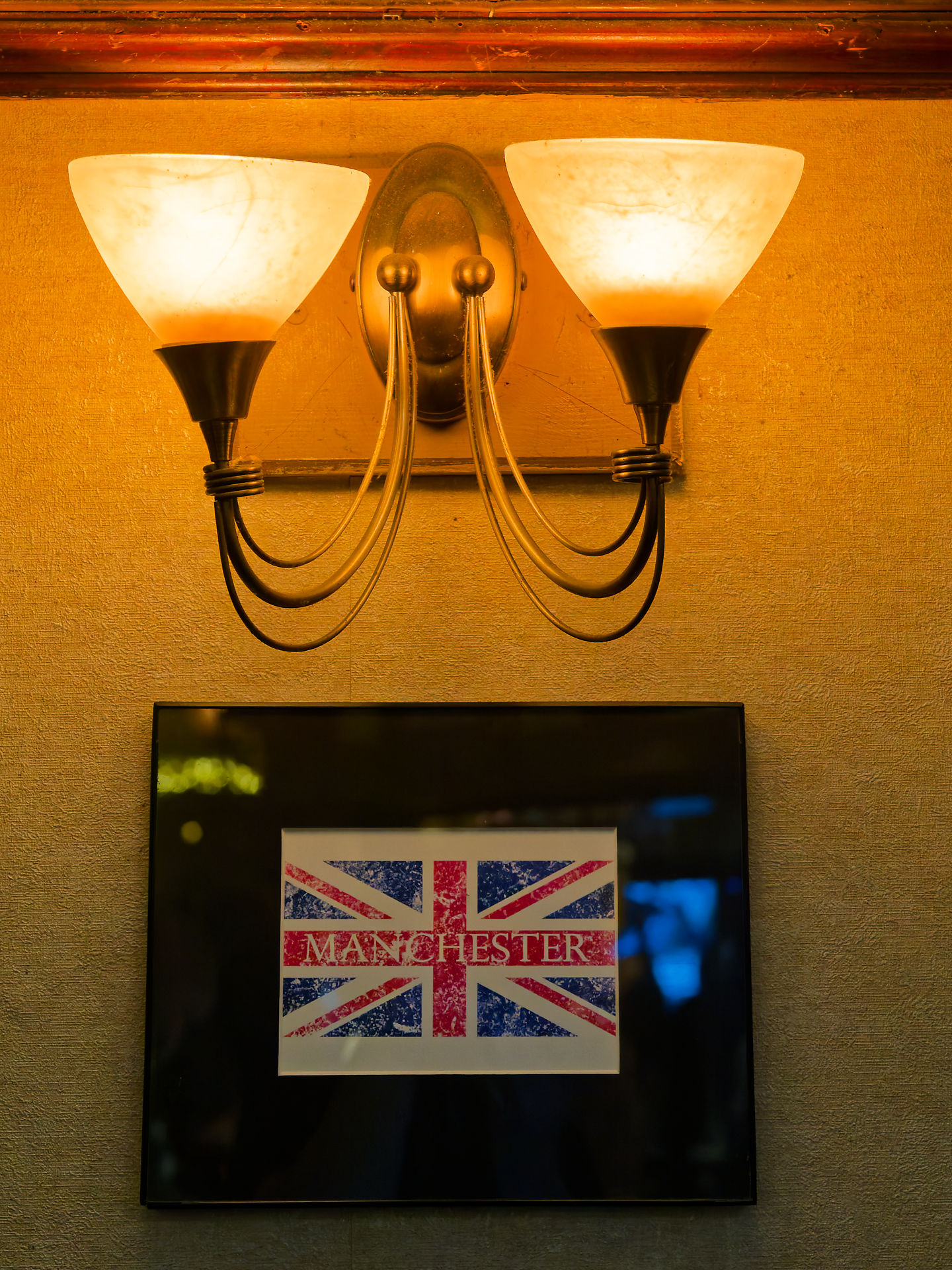 Manchester Manchester-Flagge unter Wandleuchte. Britische Kultur und Stadt Manchester. Urlaub in England.