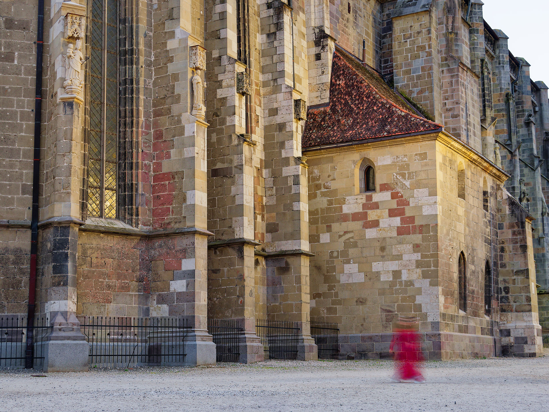 Brasov, Rumänien: Schwarze Kirche Außenansicht. Gotische Architektur. Touristische Sehenswürdigkeit.