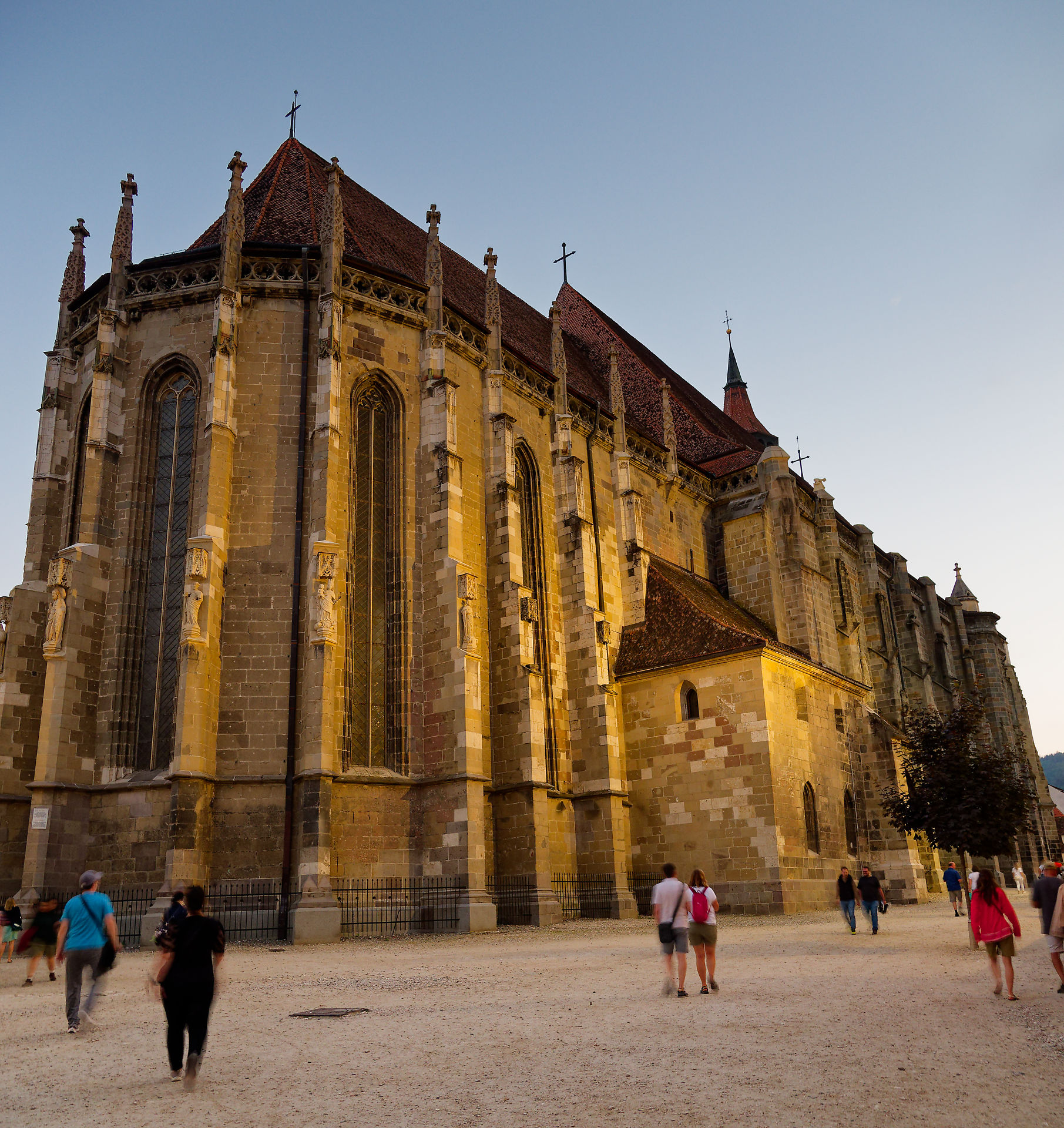 Brasov, Rumänien: Schwarze Kirche Außenansicht. Gotische Architektur. Touristische Sehenswürdigkeit.